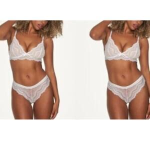 NWT 2 Pack Fredericks of Hollywood White Silver Lace Caroline Bralette XL V Neck